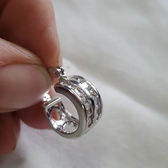 Rhodium plated hoop earrings - Picture 3 of 3